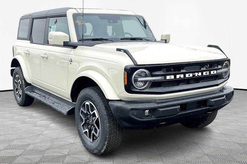 2025 Ford Bronco Outer Banks 4-Door 4WD