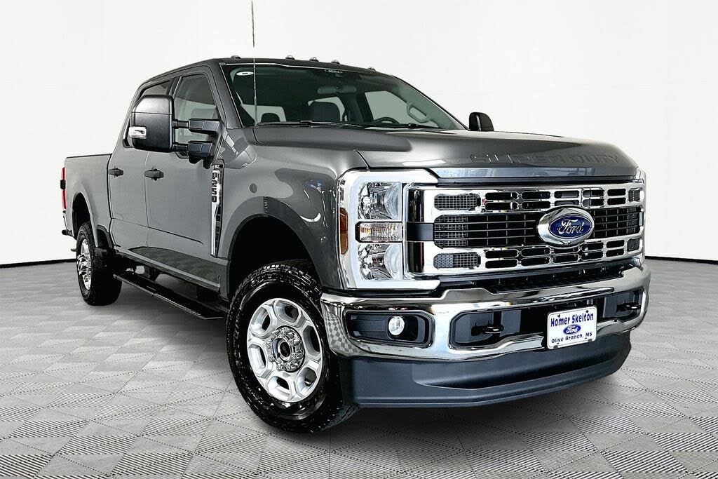 2025 Ford F-250 Super Duty XLT Crew Cab 4WD