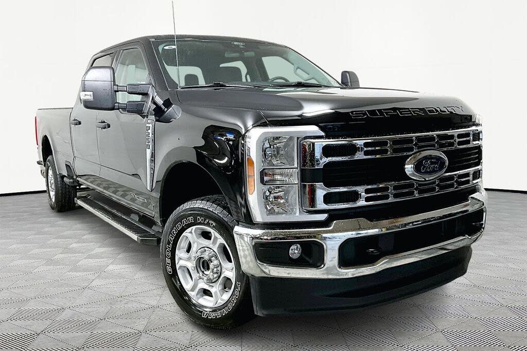 2025 Ford F-250 Super Duty XLT Crew Cab 4WD