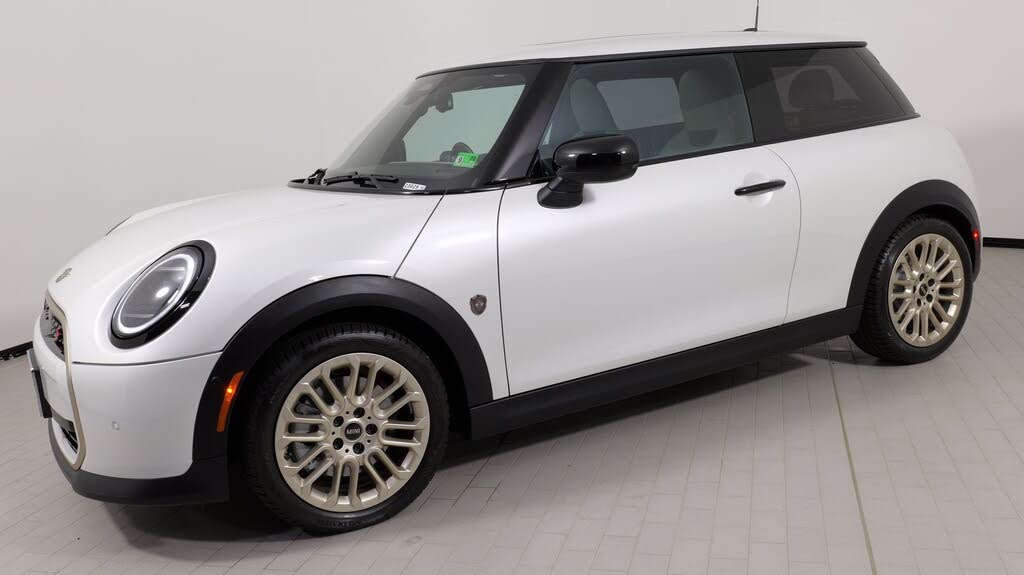 2025 MINI Cooper S Signature Trim 2-door Hatchback