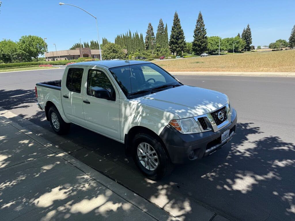2017 Nissan Frontier SV V6 Crew Cab 4WD