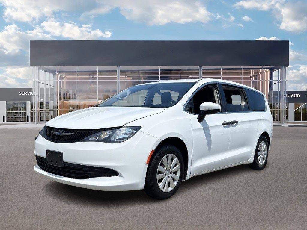 2020 Chrysler Voyager L FWD