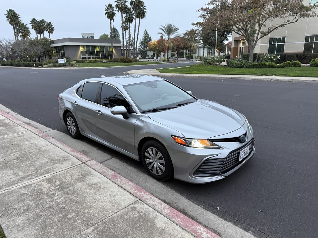 2022 Toyota Camry Hybrid LE FWD