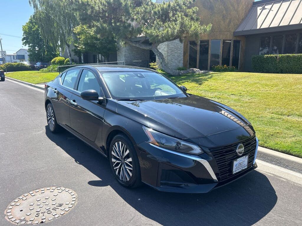 2023 Nissan Altima 2.5 SV FWD