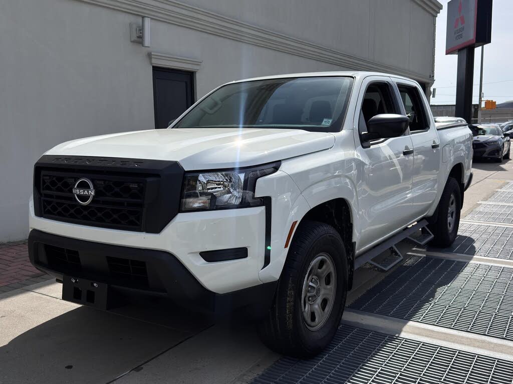2024 Nissan Frontier SL 4dr Crew Cab 4WD