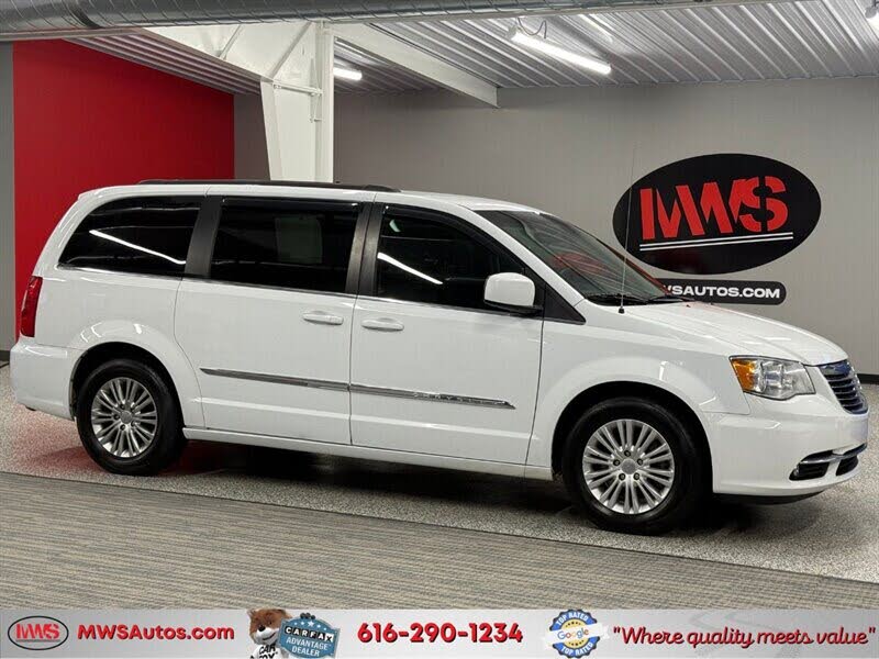 2015 Chrysler Town & Country Touring-L FWD