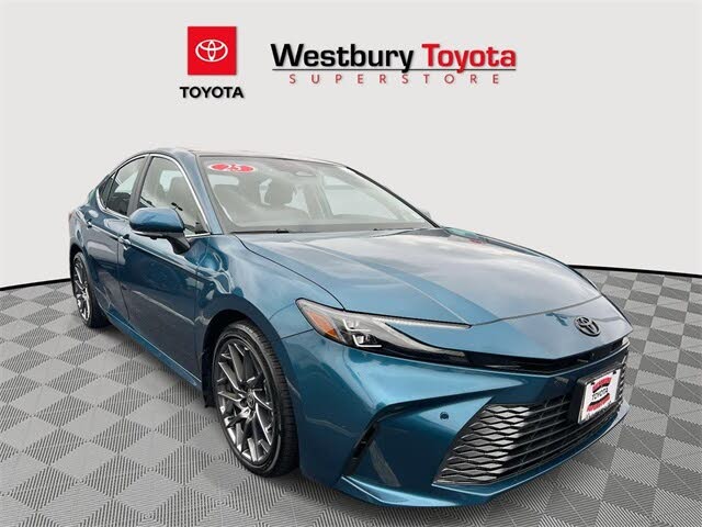 2025 Toyota Camry XLE FWD