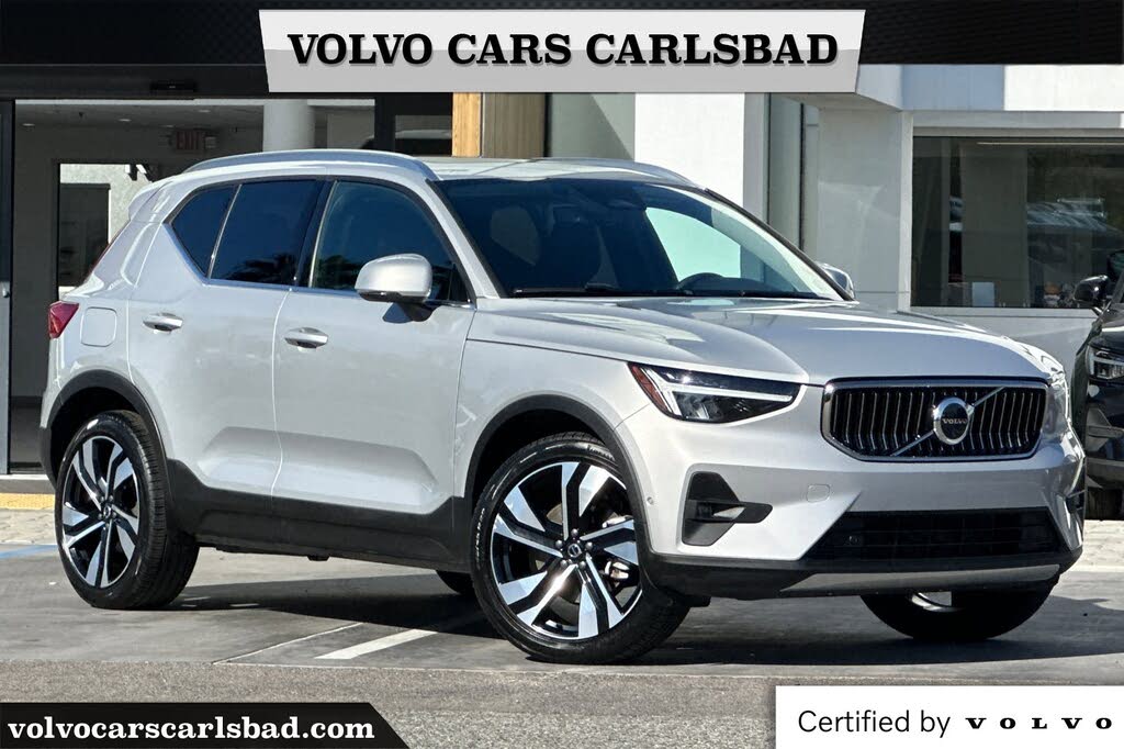 2025 Volvo XC40 B5 Plus Bright Theme AWD