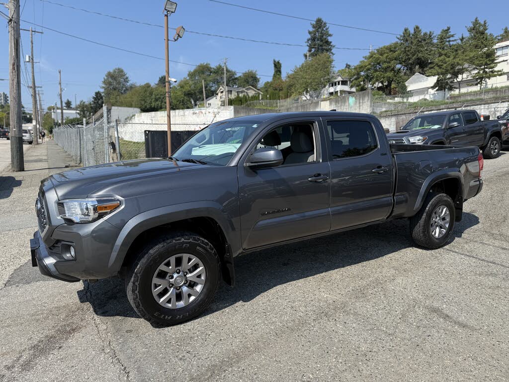 2017 Toyota Tacoma SR5 V6 Double Cab LB 4WD