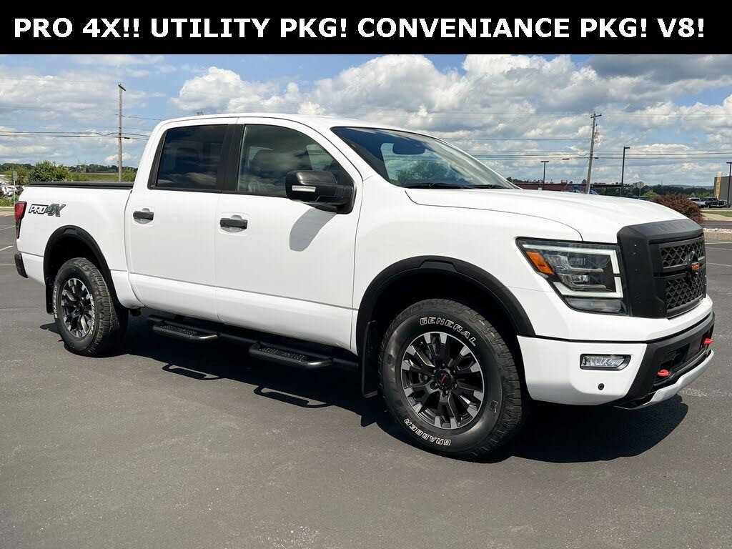 2022 Nissan Titan PRO-4X Crew Cab 4WD