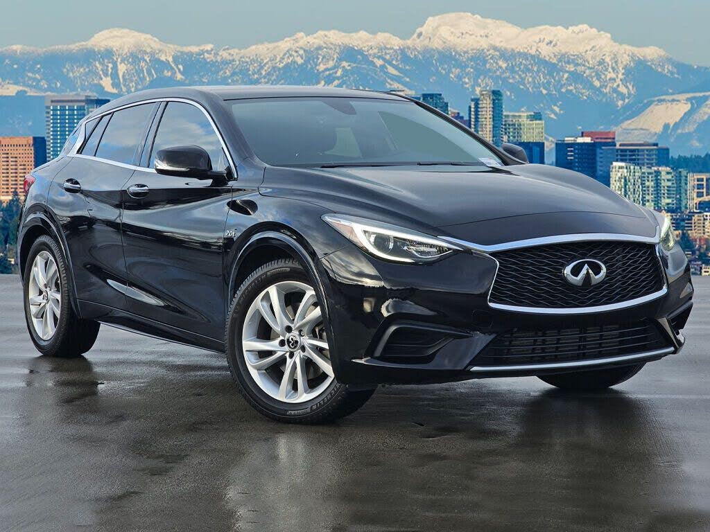 2018 INFINITI QX30 Luxury FWD