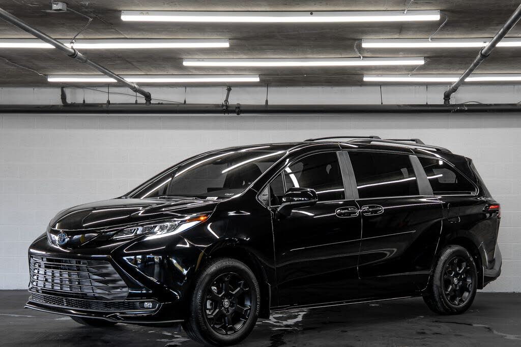 2025 Toyota Sienna Woodland Edition 7-Passenger AWD