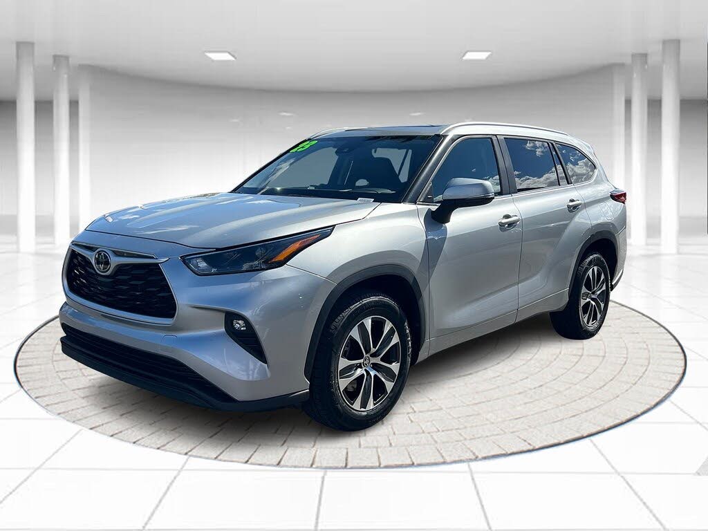 2023 Toyota Highlander XLE FWD