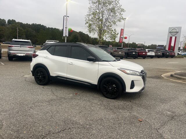 2023 Nissan Kicks SR FWD