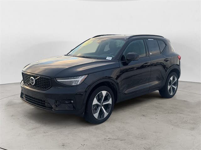 2023 Volvo XC40 B5 Plus Dark Theme AWD