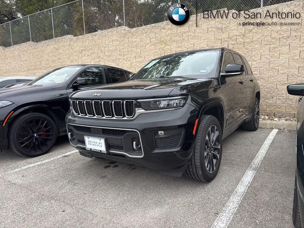2022 Jeep Grand Cherokee Overland RWD