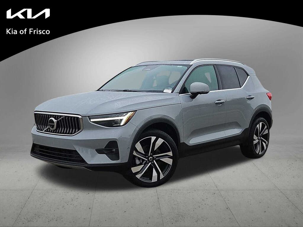 2024 Volvo XC40 B5 Ultimate Bright Theme AWD