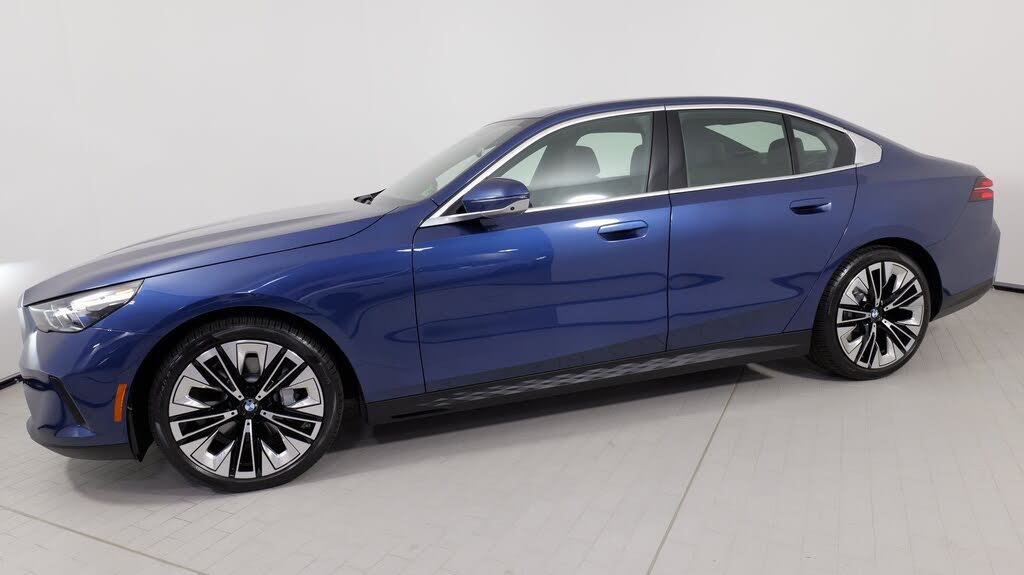 2025 BMW 5 Series 530i RWD