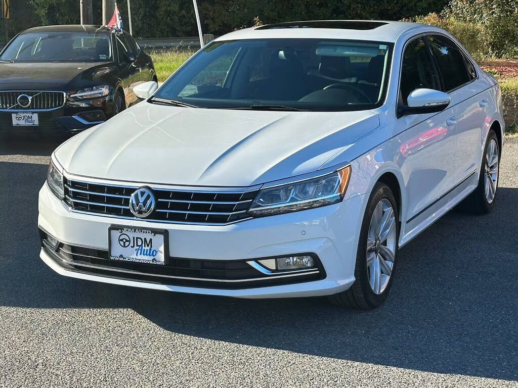 2017 Volkswagen Passat 1.8T SE with Technology Pkg