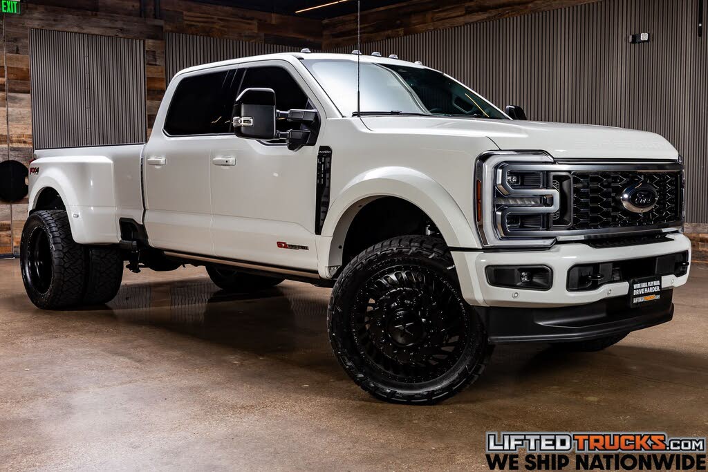 2025 Ford F-450 Super Duty Platinum Crew Cab LB DRW 4WD