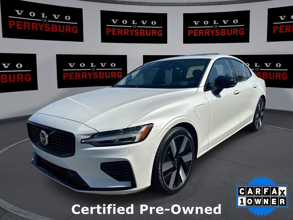 2024 Volvo S60 Recharge T8 Plus Dark Theme eAWD