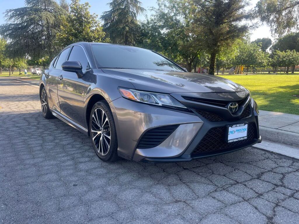 2019 Toyota Camry SE FWD