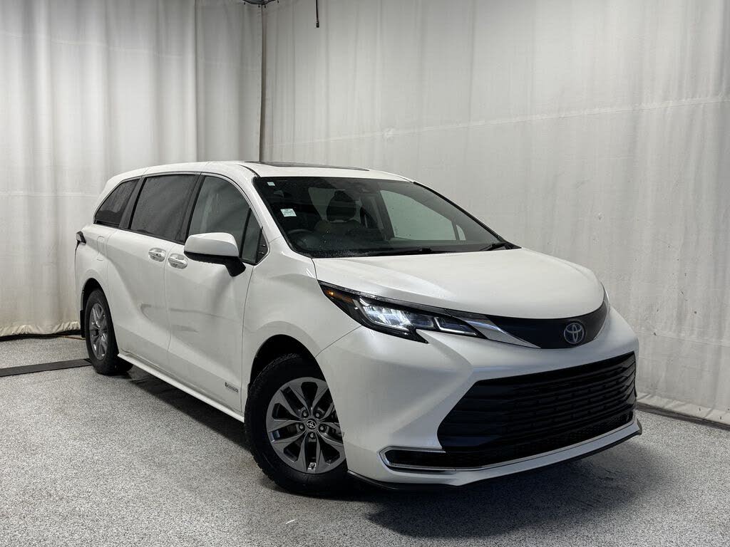 2021 Toyota Sienna XLE 8-Passenger FWD