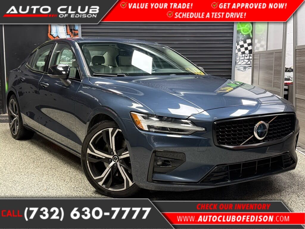 2024 Volvo S60 B5 Core Dark Theme FWD