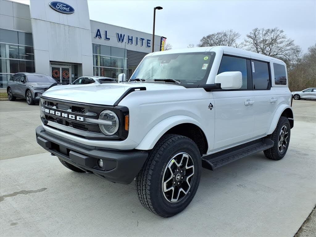 2025 Ford Bronco Outer Banks 4-Door 4WD