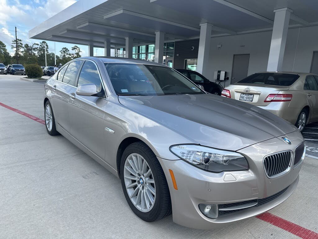 2011 BMW 5 Series 535i Sedan RWD