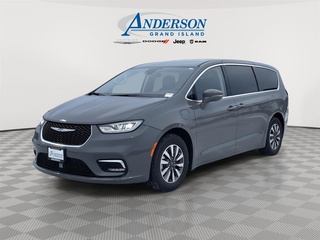 2022 Chrysler Pacifica Hybrid Touring L FWD