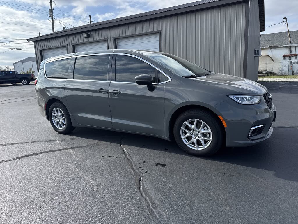 2023 Chrysler Pacifica Touring L FWD