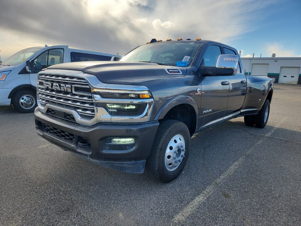 2025 RAM 3500 Limited Crew Cab LB DRW 4WD