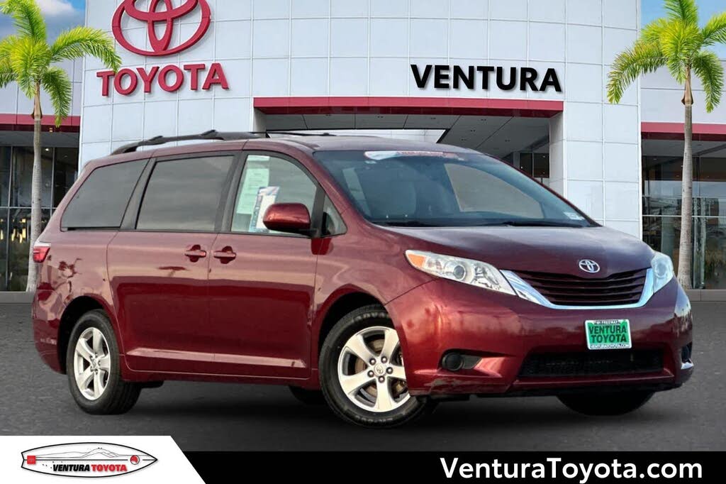 2016 Toyota Sienna XLE 7-Passenger Auto Access Seat
