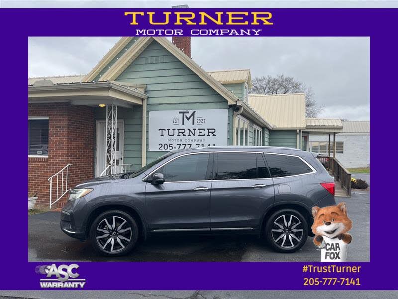 2019 Honda Pilot Touring FWD with Rear Captain's Chairs