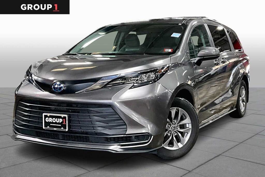 2024 Toyota Sienna LE 8-Passenger AWD