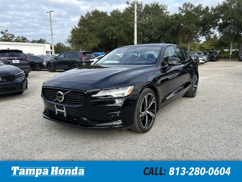 2024 Volvo S60 B5 Plus Dark Theme AWD