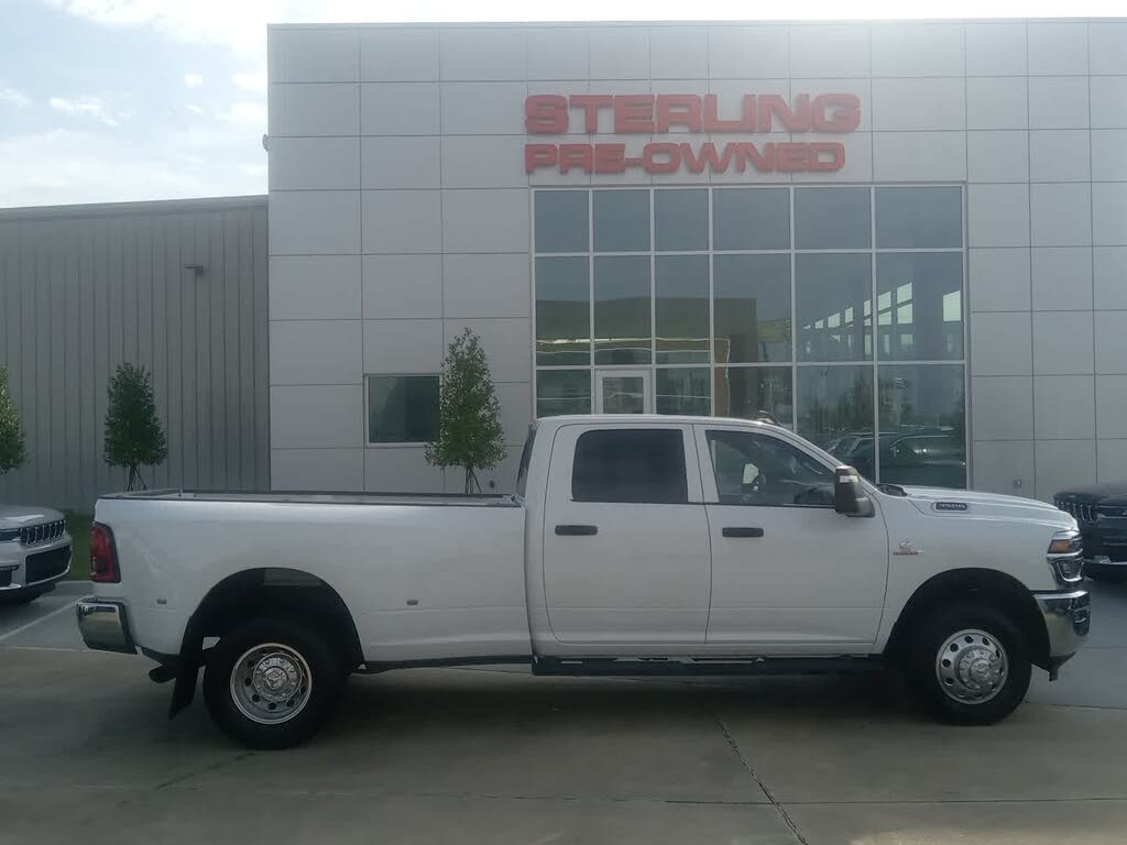 2025 RAM 3500 Tradesman Crew Cab LB DRW 4WD