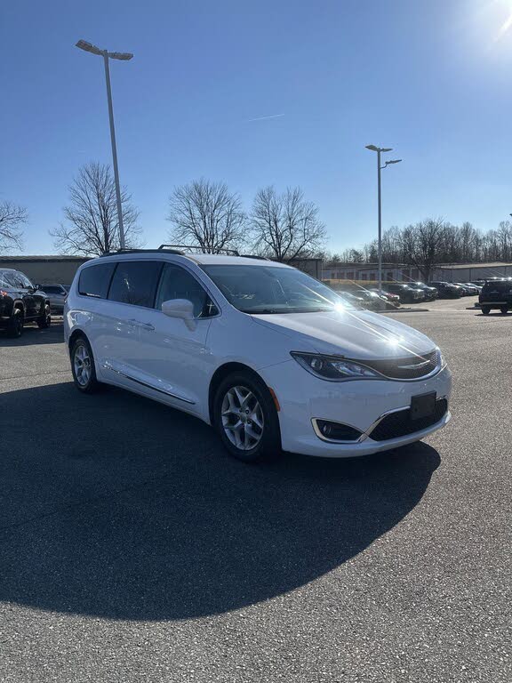 2017 Chrysler Pacifica Touring L FWD