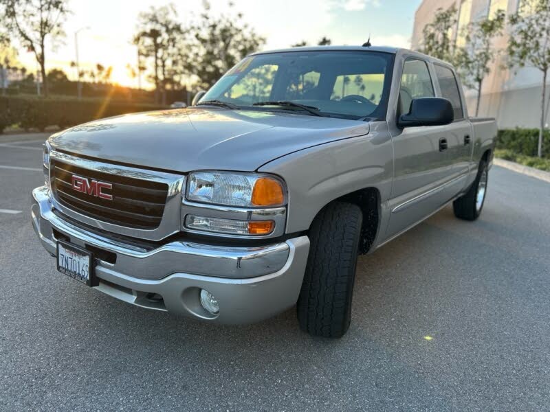2004 GMC Sierra 1500 4 Dr SLT Crew Cab SB