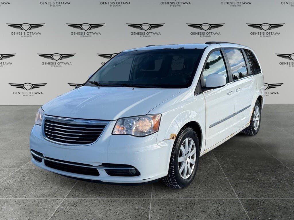 Chrysler Town & Country Touring FWD 2013