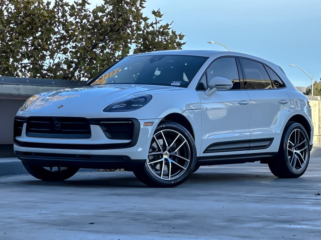 2026 Porsche Macan AWD