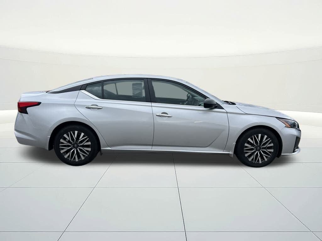 2024 Nissan Altima 2.5 SV FWD