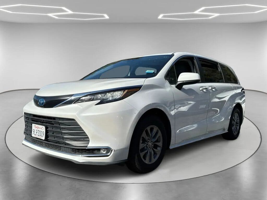 2023 Toyota Sienna XLE 7-Passenger AWD