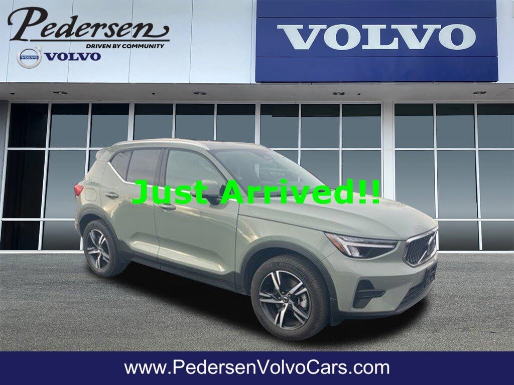 2025 Volvo XC40 B5 Core Bright Theme AWD