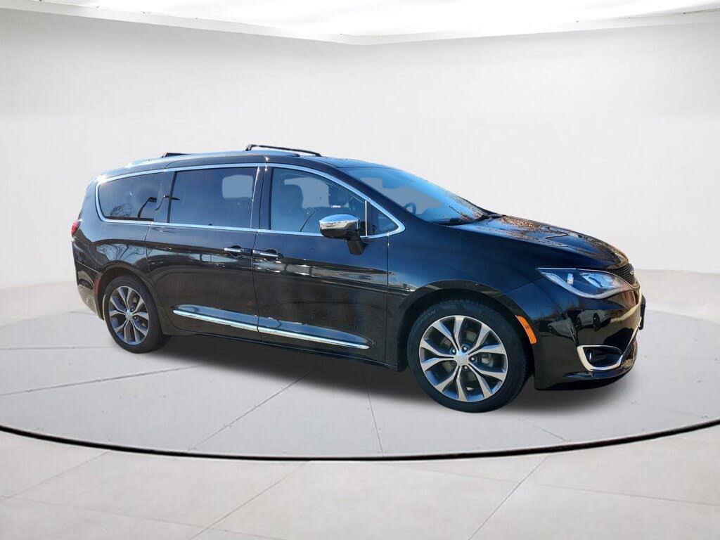 2017 Chrysler Pacifica Limited FWD