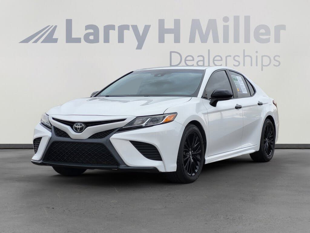 2020 Toyota Camry SE Nightshade FWD