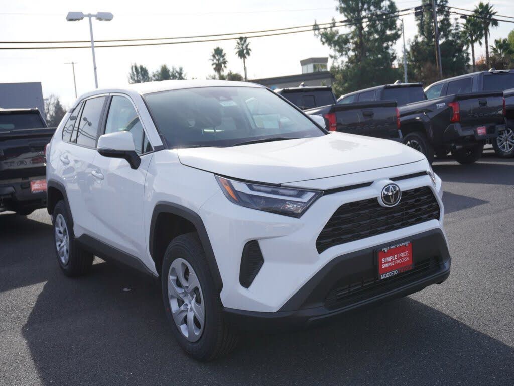 2025 Toyota RAV4 LE FWD