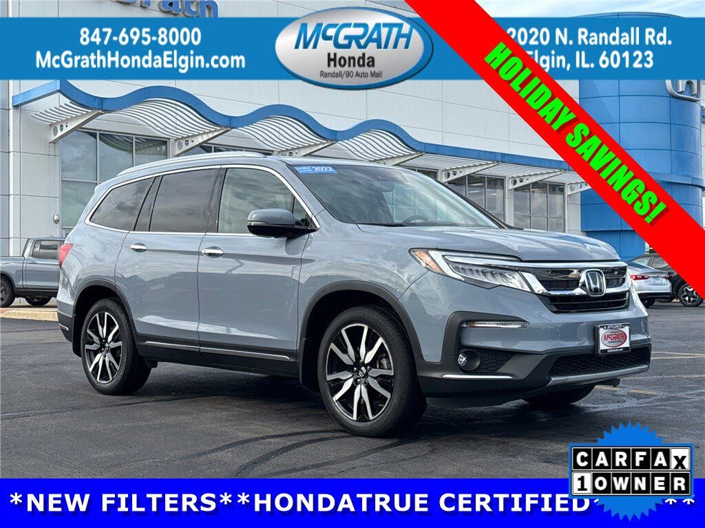 2022 Honda Pilot Touring AWD with Rear Captain's Chairs