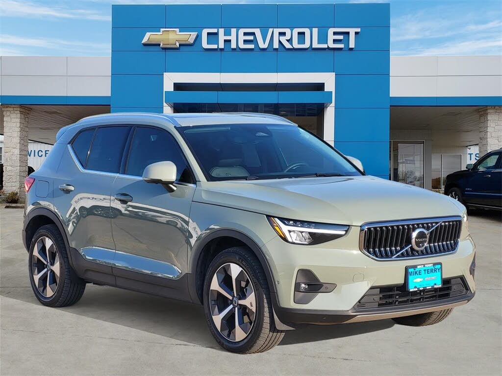 2023 Volvo XC40 B5 Plus Bright Theme AWD